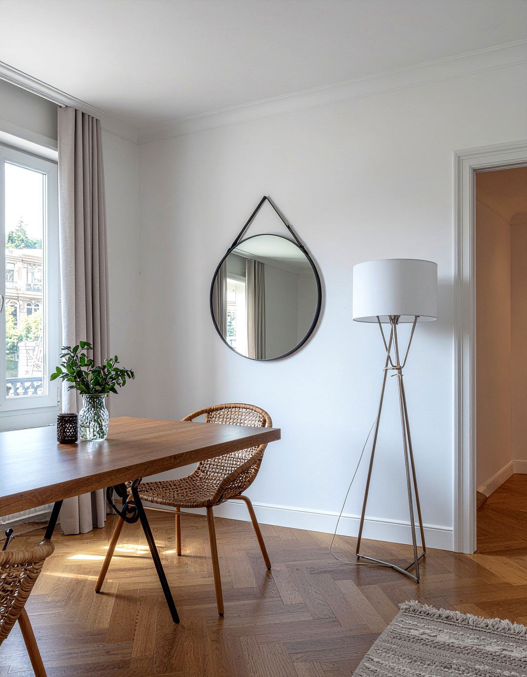 30 Round Mirror Dining Room Ideas for an Elegant Atmosphere