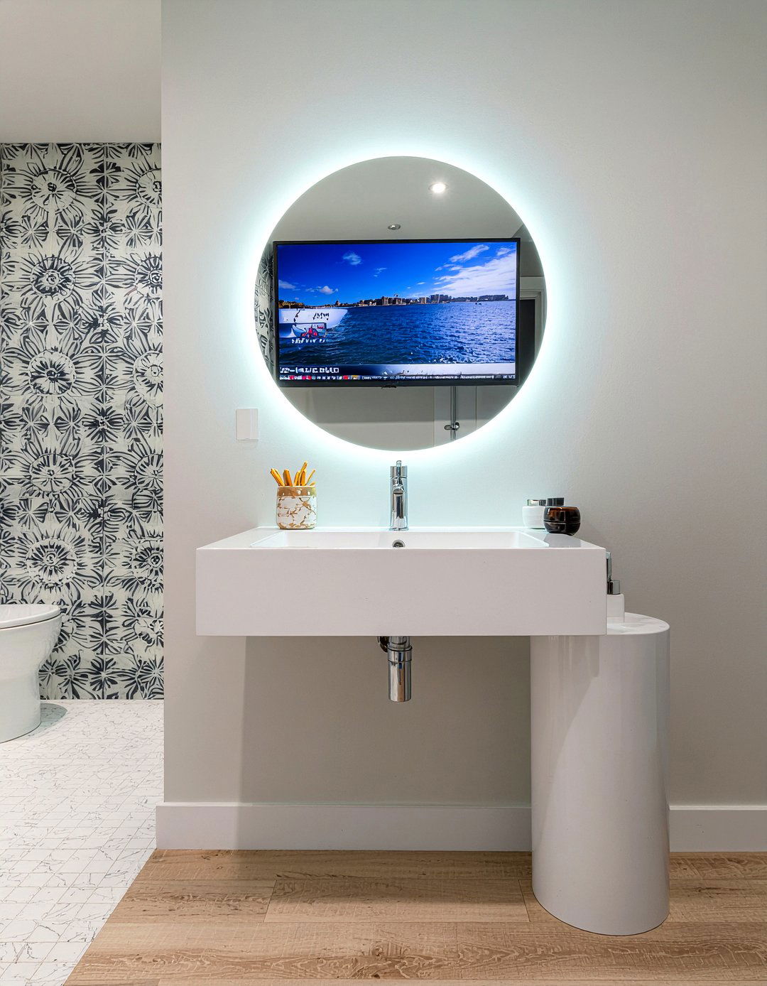 Round bathroom mirror TV - 30 bathroom mirror TV ideas