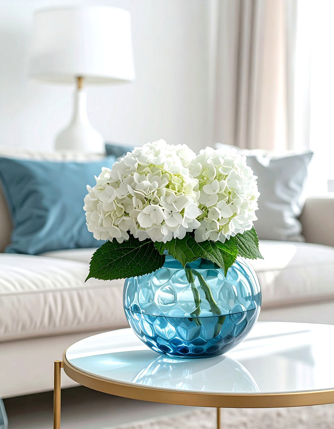 Round bubble glass vase - 30 glass vase ideas