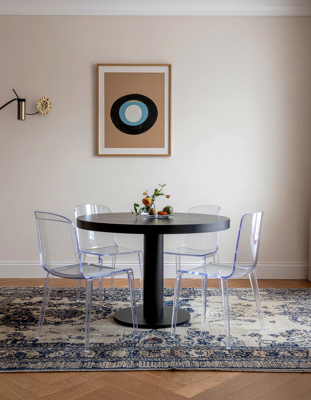 Round dining table for small space - 30 dining room proportion ideas