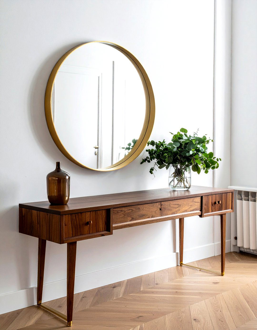 Round gold mirror - 30 decor glow-up ideas