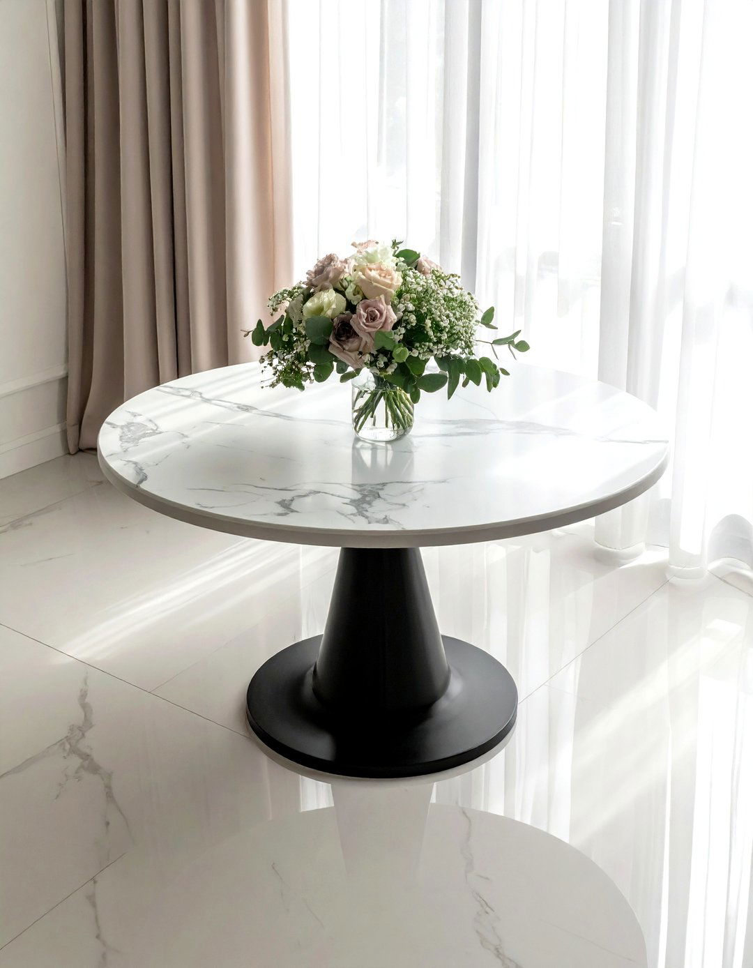 Round marble dining table - 30 Tribeca dining room ideas