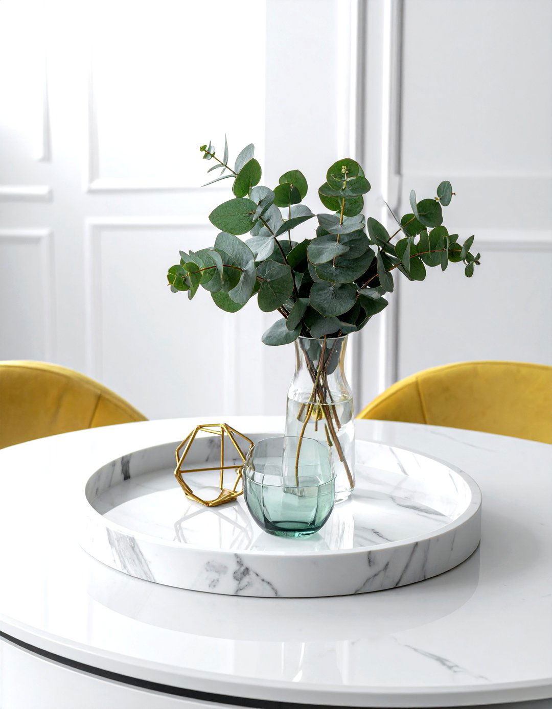 Round marble tray - 30 tray centerpiece dining ideas