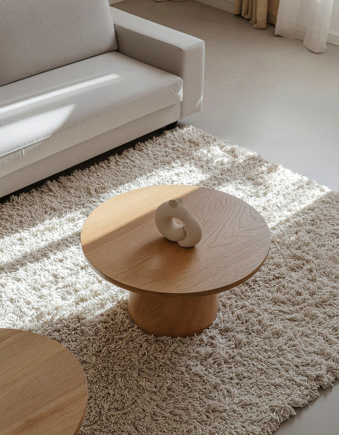 Round oak table - 30 cashmere living room ideas