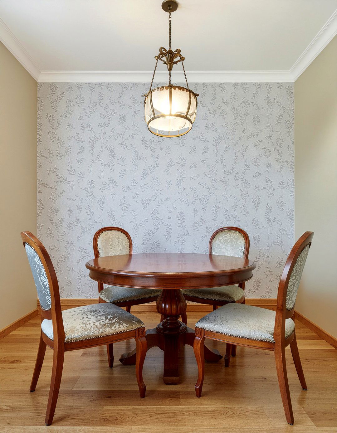 Round pedestal table - 30 rural dining room ideas