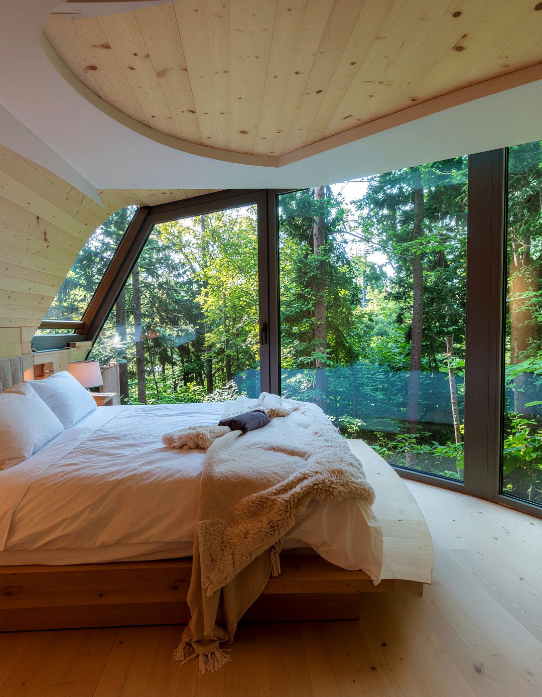 Round treehouse room - 30 treehouse bedroom ideas
