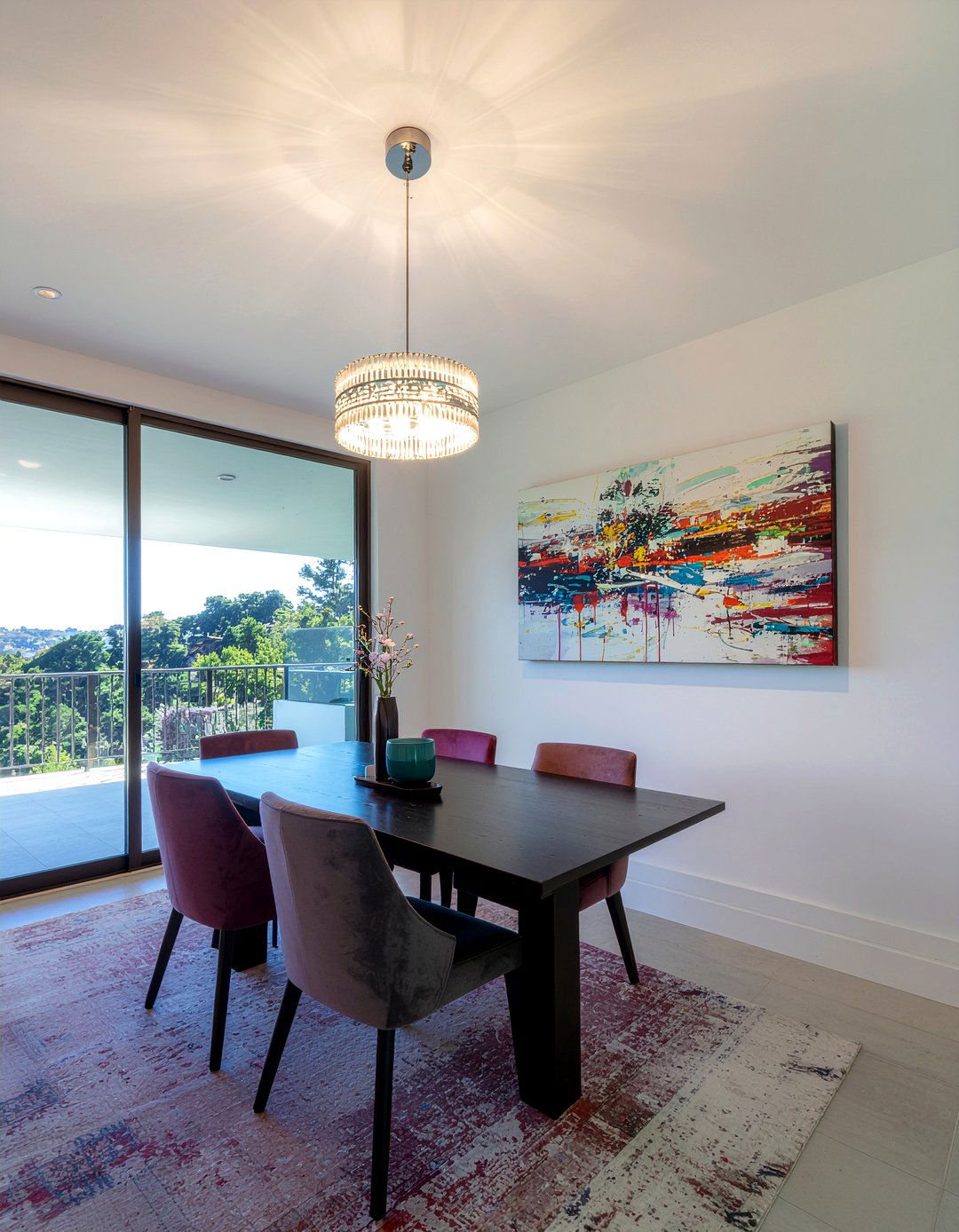 Round wood dining table - 30 high-design dining room ideas