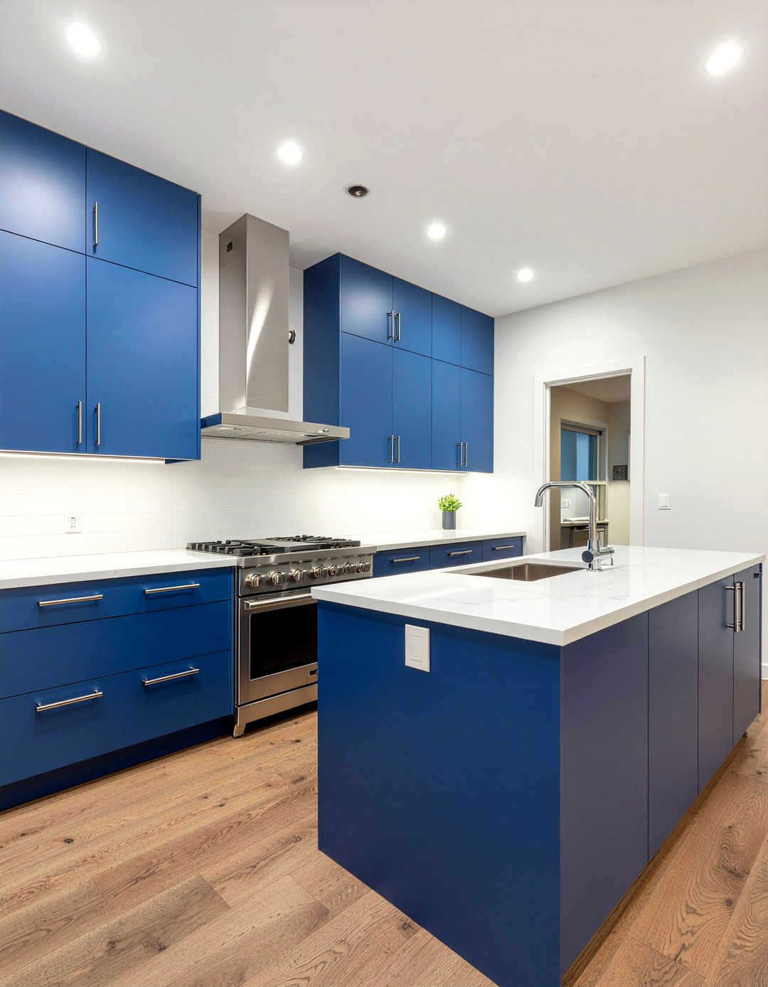 Royal Blue Kitchen - 30 blue kitchen ideas