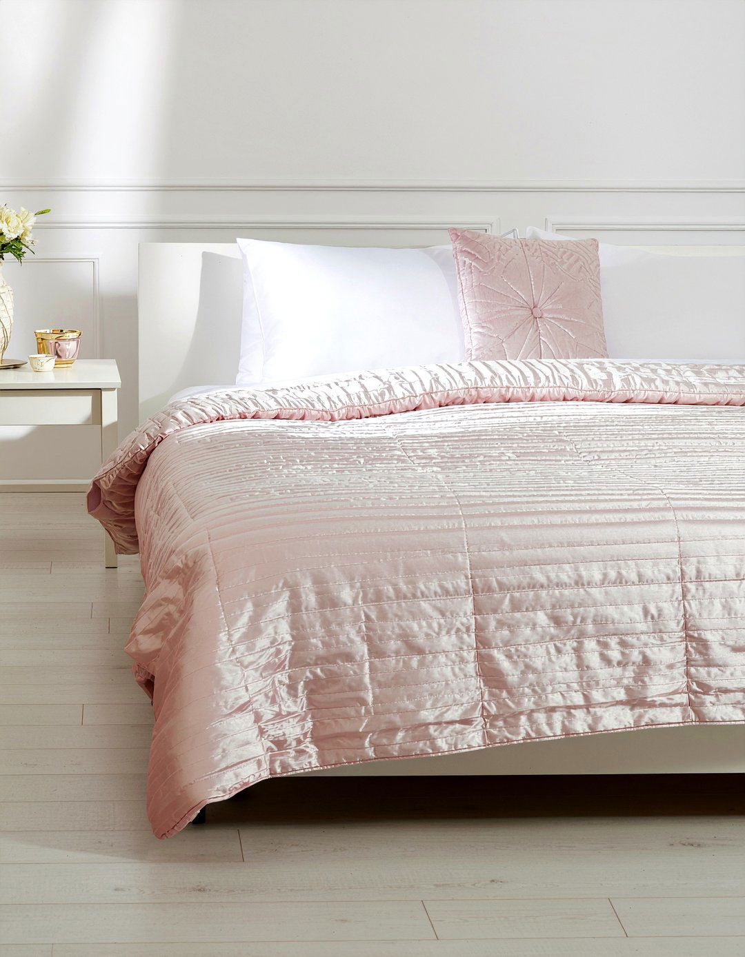 Ruched satin duvet cover - 30 bedroom satin bedding ideas