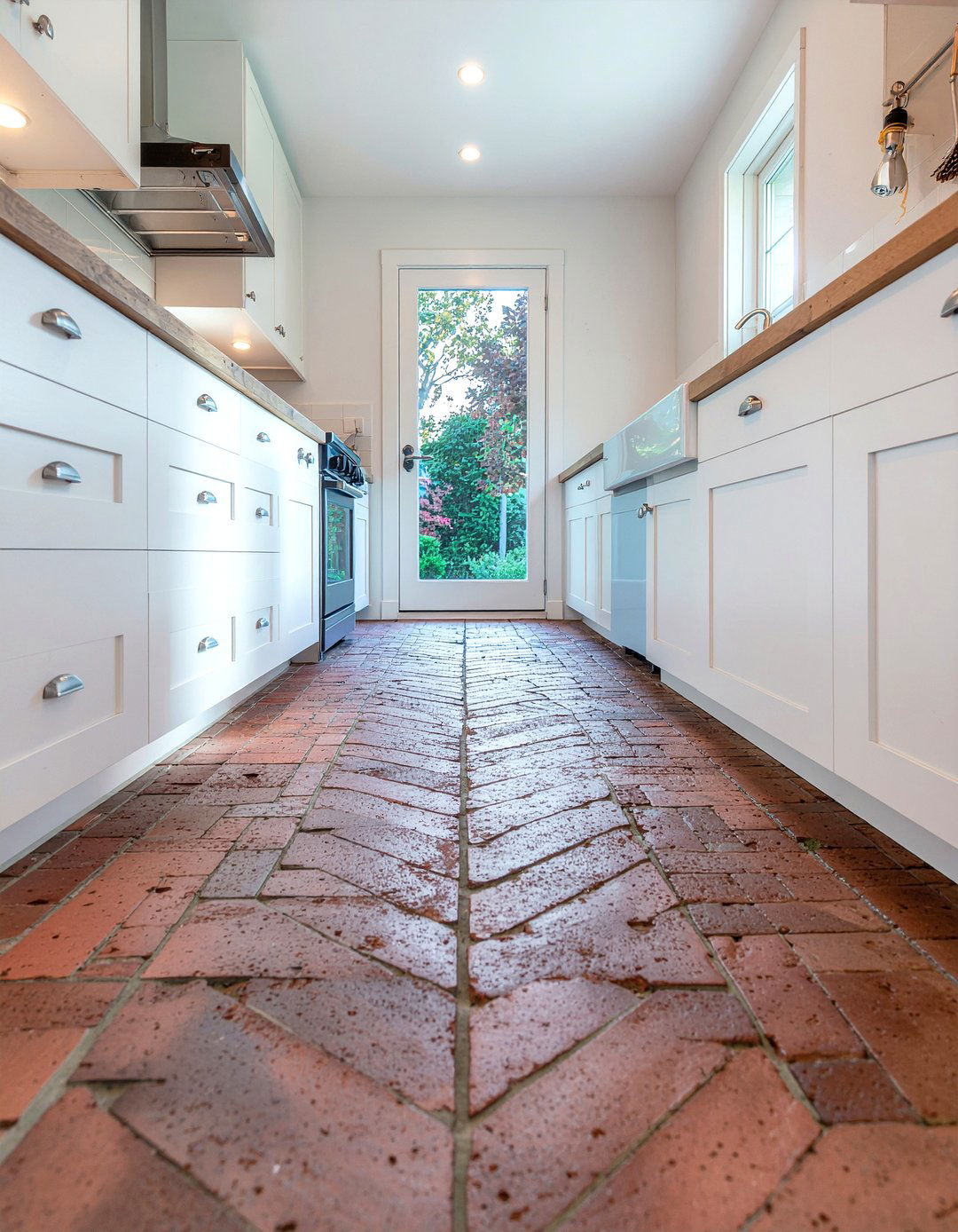 Running bond brick floor kitchen - 30 brick floor kitchen ideas