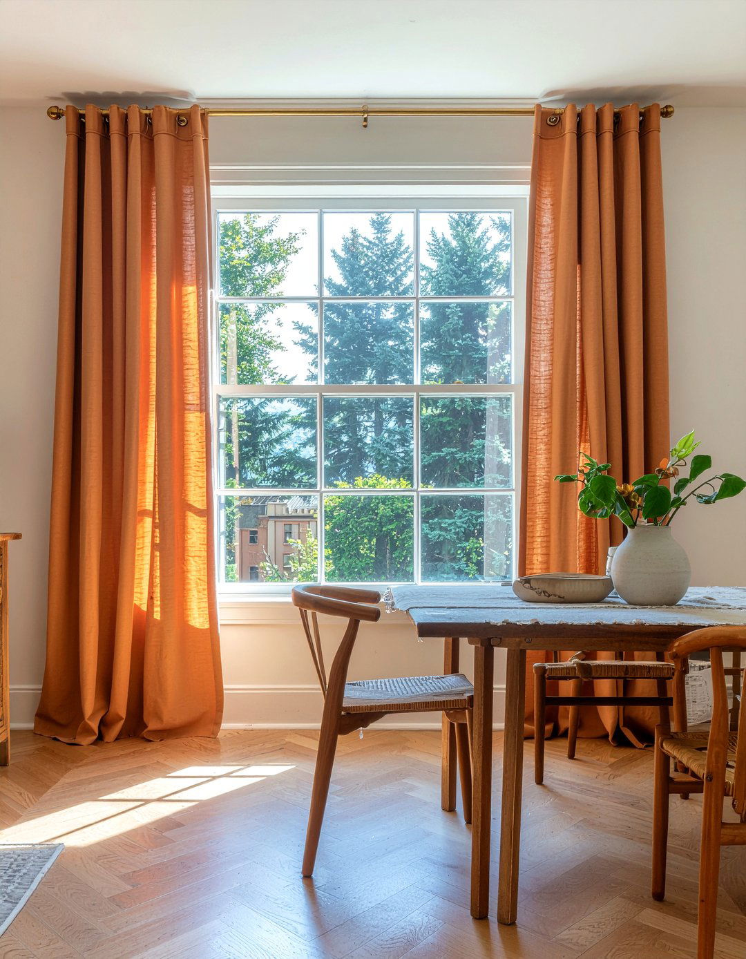 30 Chic Orange Dining Room Ideas for Stylish Home Hosting