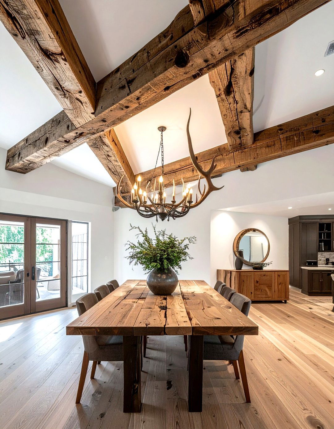 Rustic Exposed Ceiling Beam - 30 woodland dining room ideas