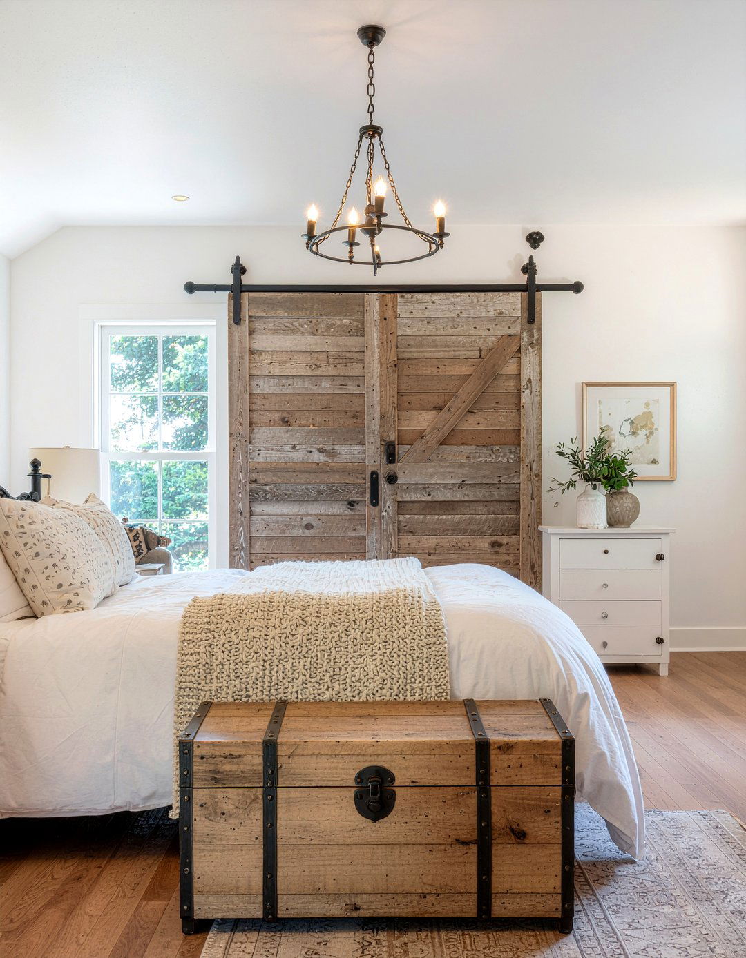 Rustic Farmhouse Bedroom - 30 queen size bedroom ideas