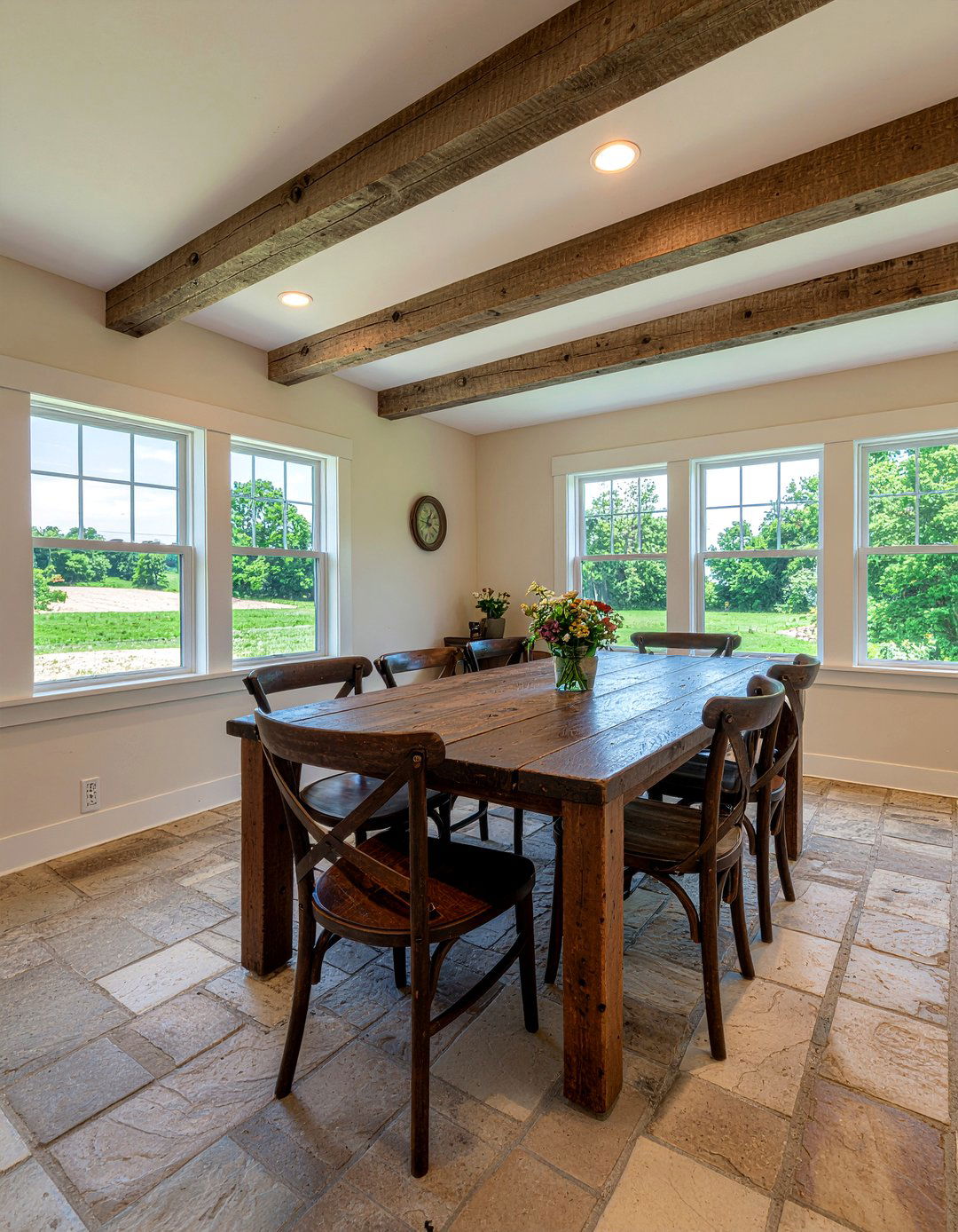 Rustic Farmhouse Dining Room - 30 British dining room ideas