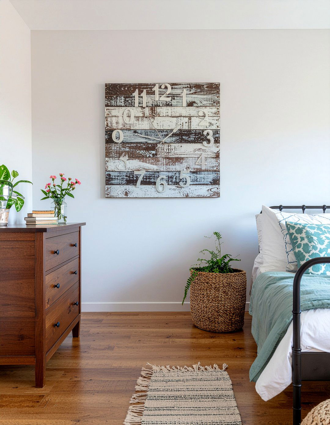 Rustic Pallet Wall Clock - 30 bedroom wall clocks