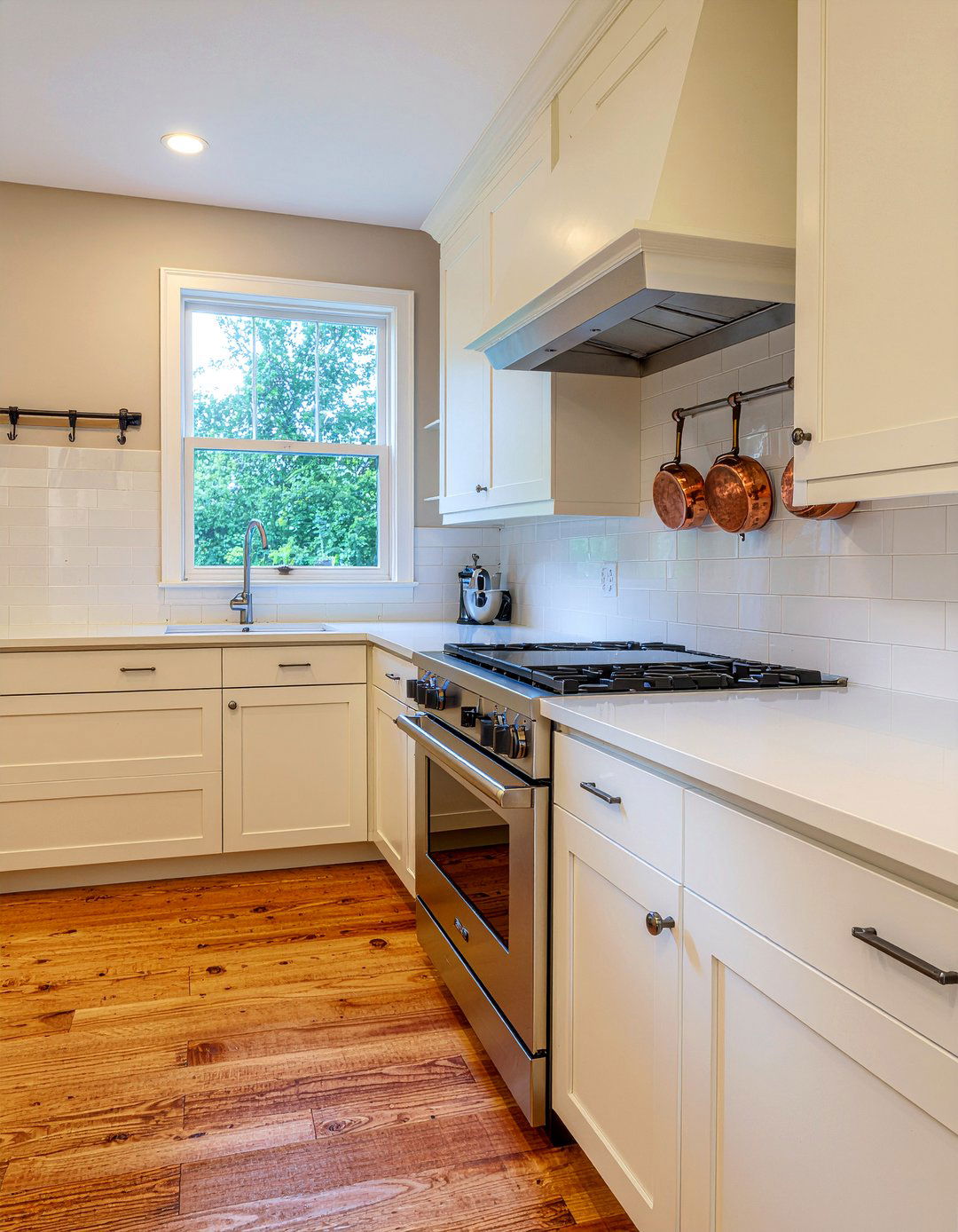 Rustic Pine Laminate Kitchen - 30 laminate floor kitchen ideas