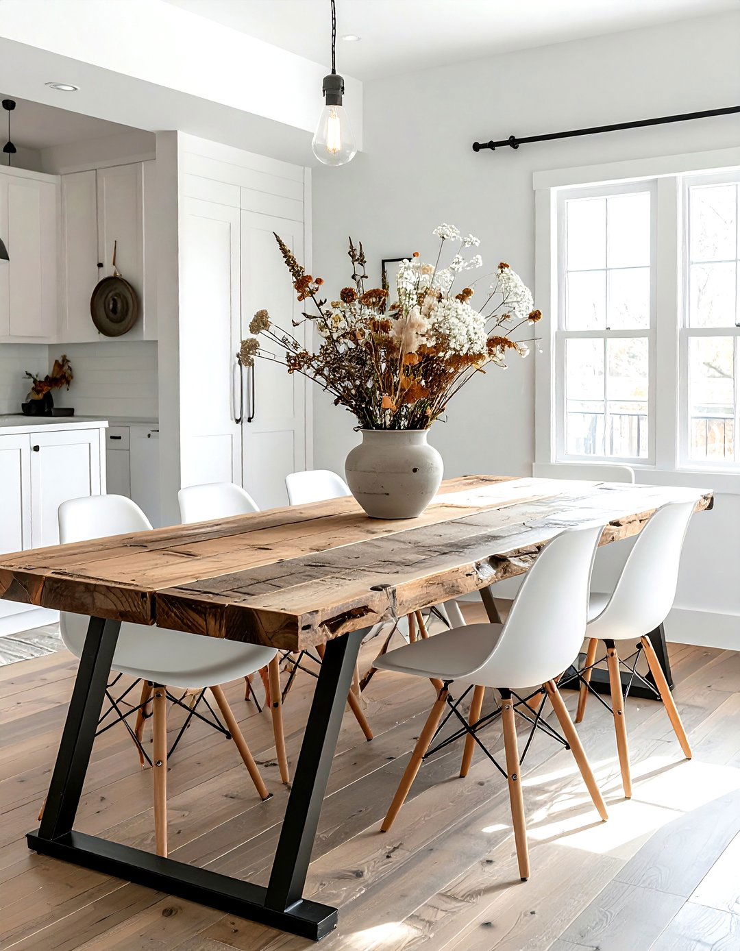 Rustic dining table - 30 creative decor ideas