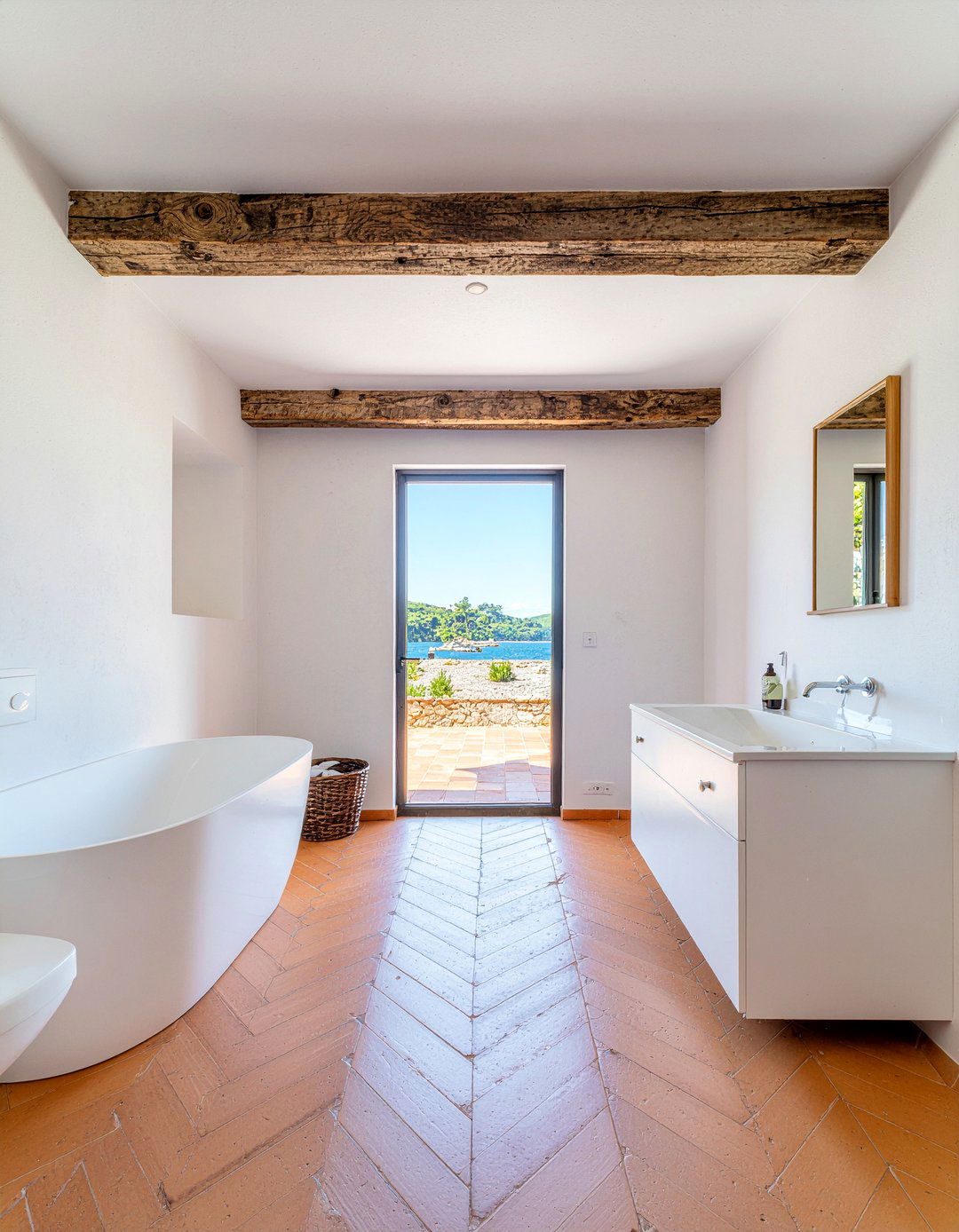 Salvaged terracotta floor tile - 30 reclaimed material bathroom ideas