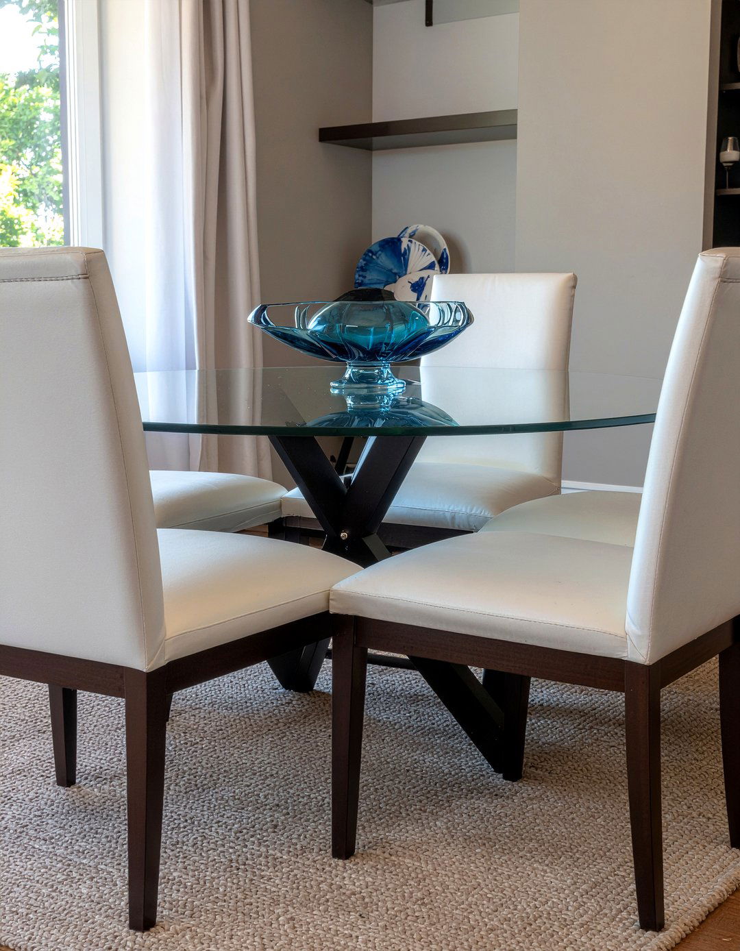 Satin seat cushions - 30 satin living room ideas