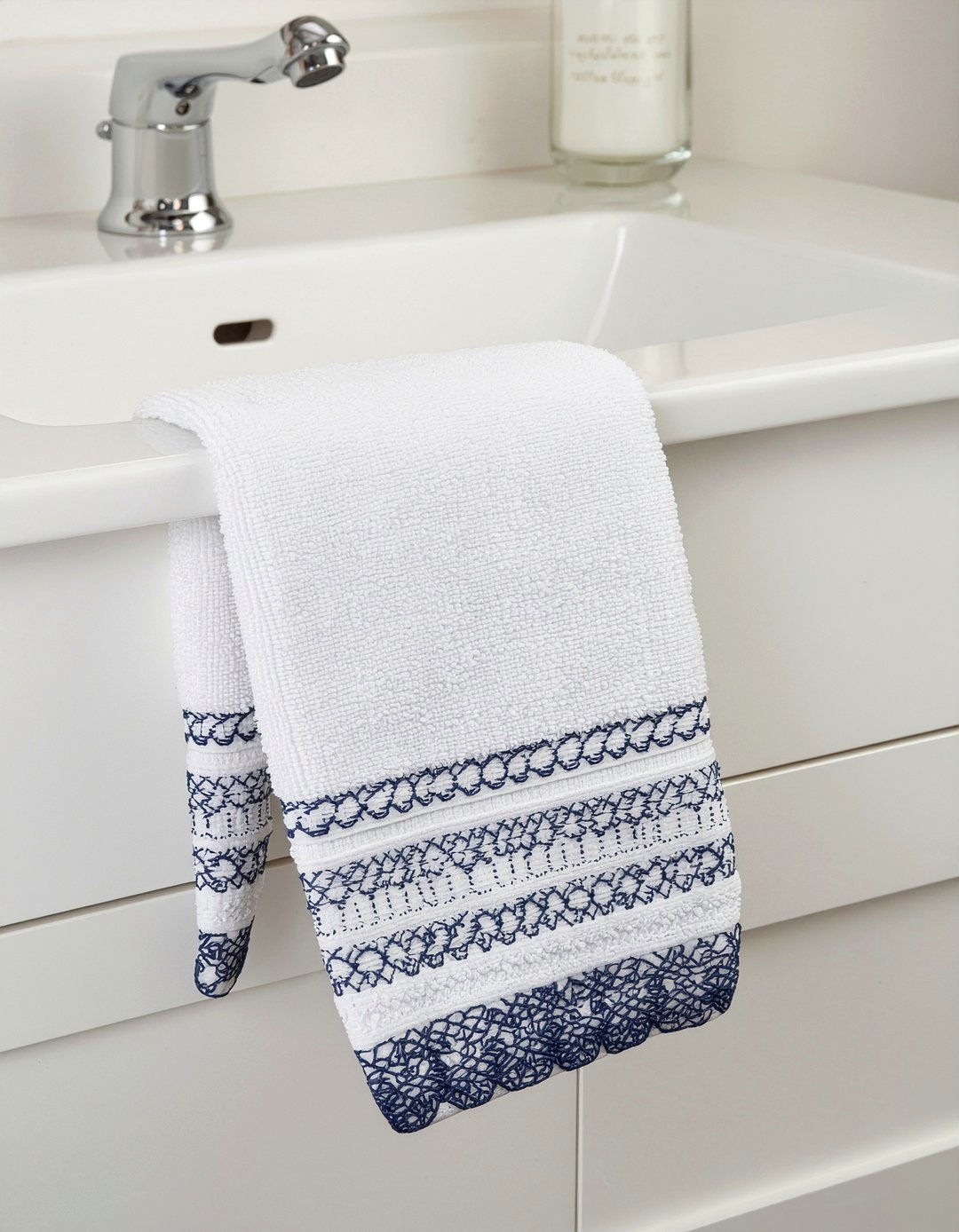 Scalloped Hand Towel - 30 bathroom textile accent ideas