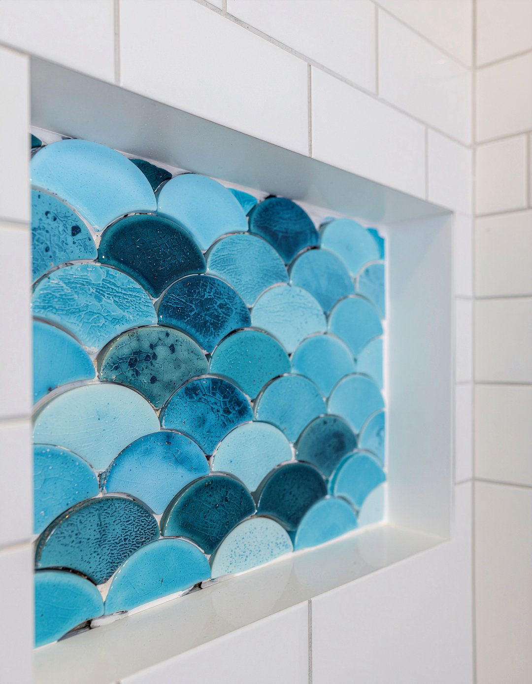 Scalloped Tile Niche Detail - 30 scalloped tile bathroom ideas