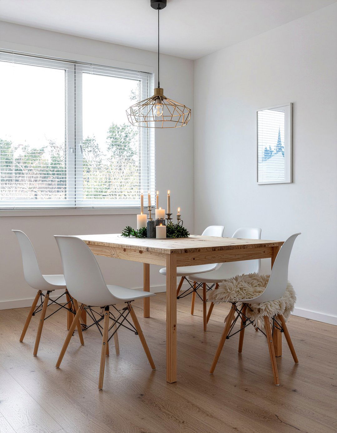 Scandinavian dining room - 30 Seattle dining room ideas