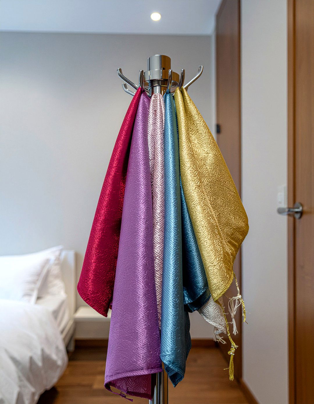 Scarf And Accessory Rack - 30 command strip bedroom ideas