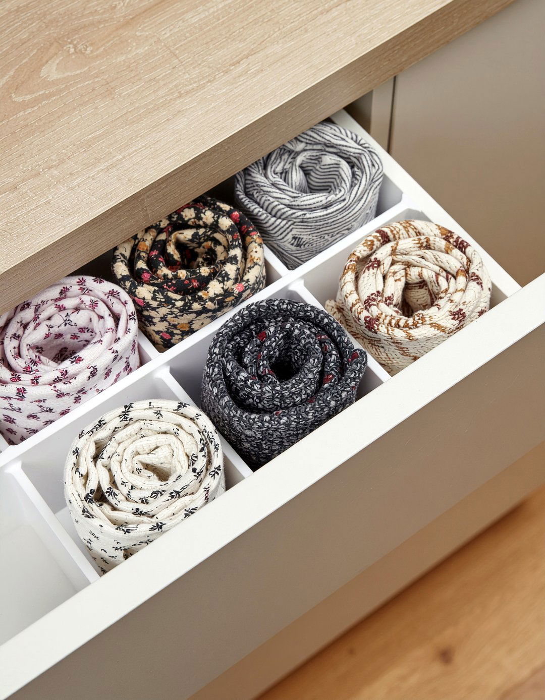 Scarf drawer divider - 30 bedroom scarf storage ideas
