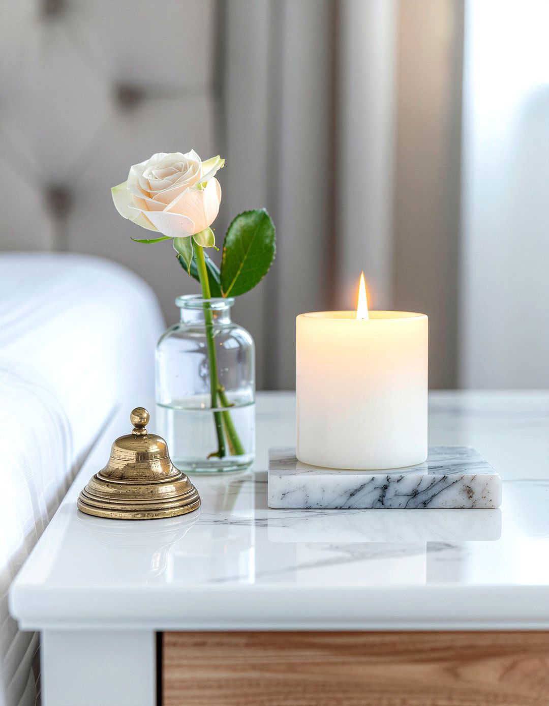 Scented candle vignette - 30 end table styling ideas
