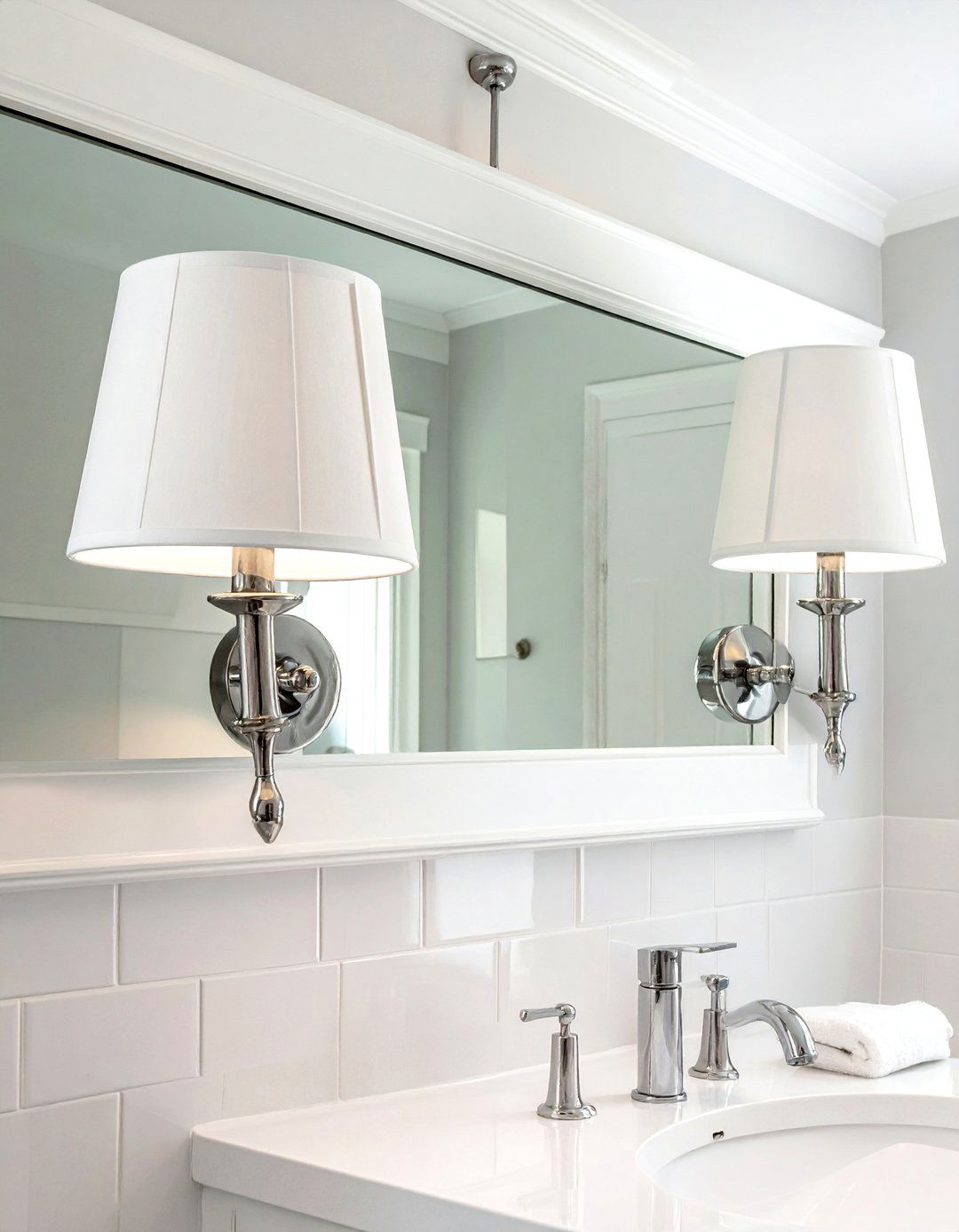 Sconce lighting - 30 Cape Cod bathroom ideas