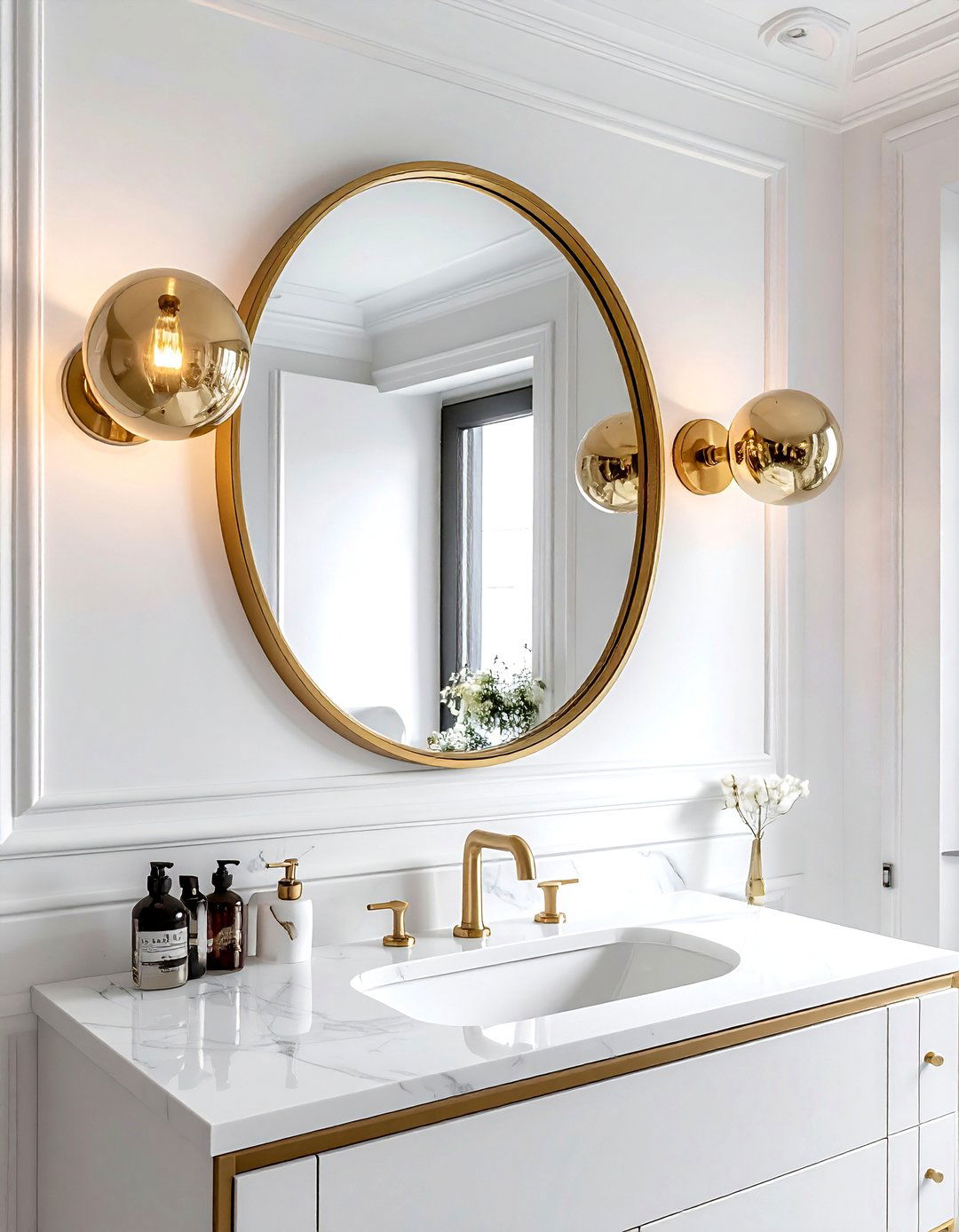 Sconce wall lighting - 30 Parisian bathroom ideas