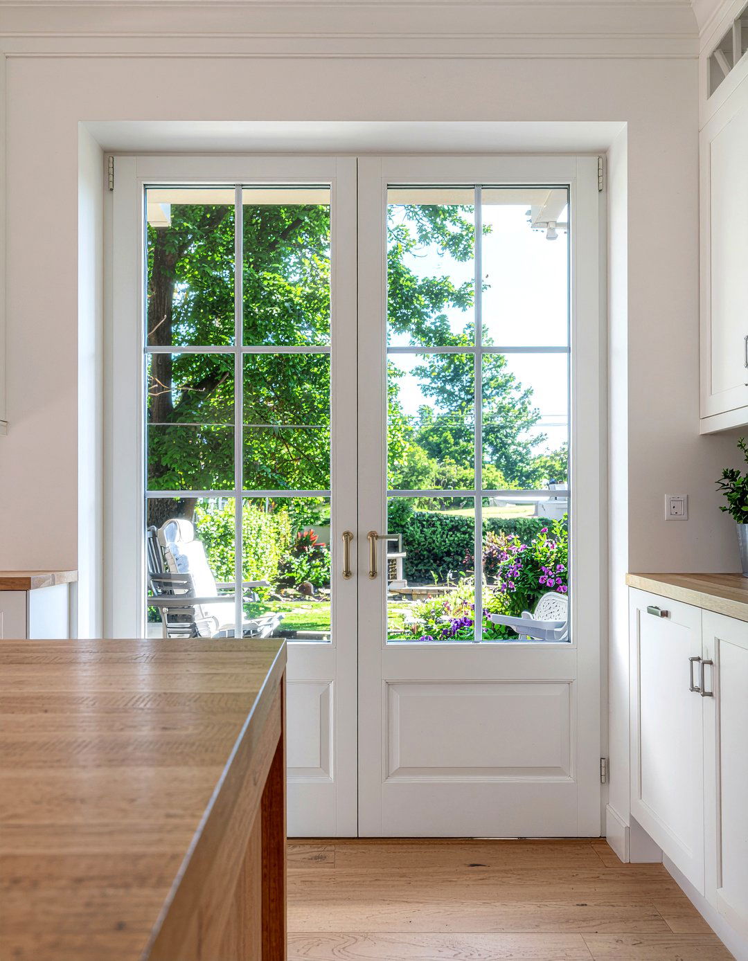 Screen door for kitchen - 30 kitchen exterior door ideas