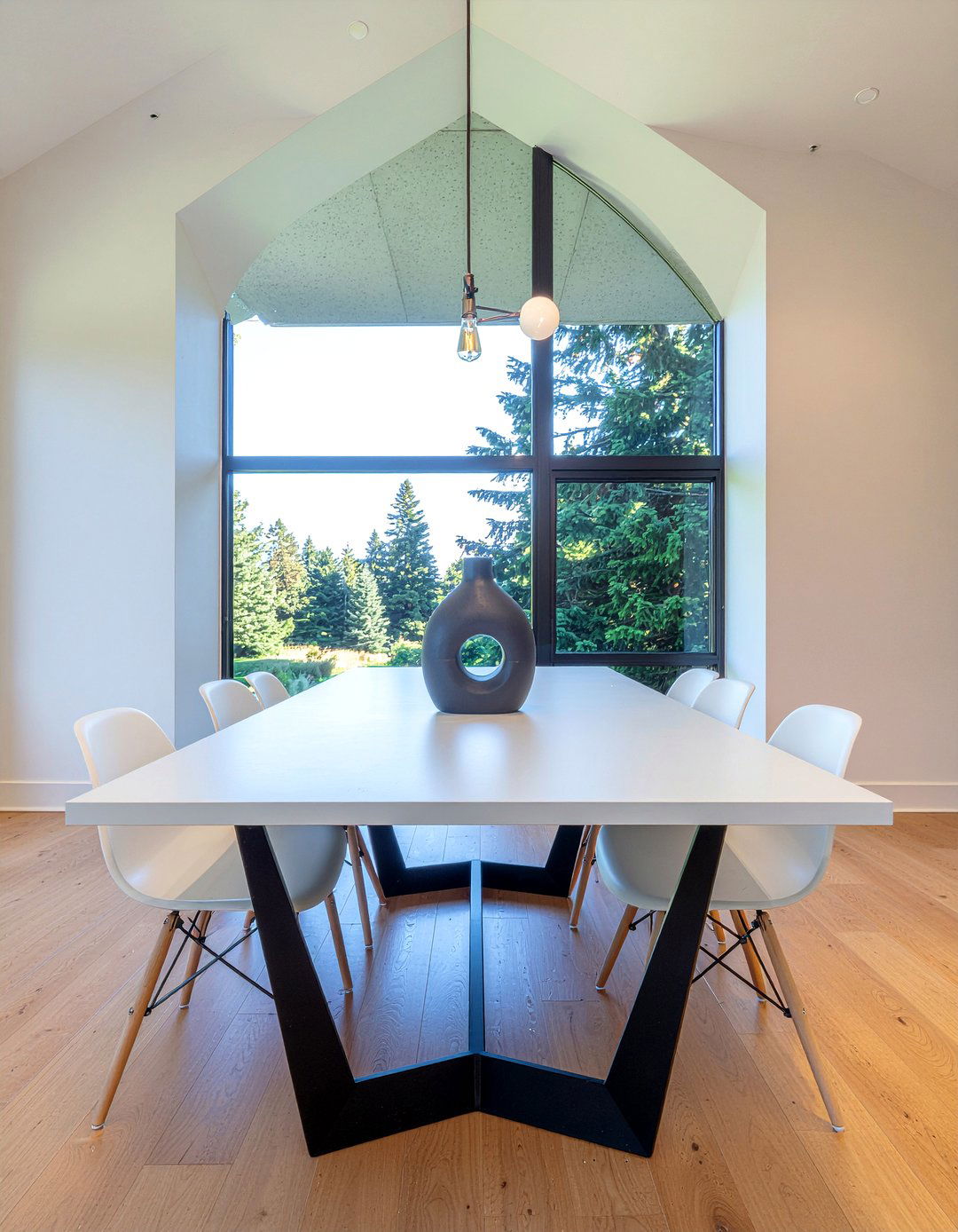 Sculptural Ceramic Vase - 30 everyday centerpiece dining ideas