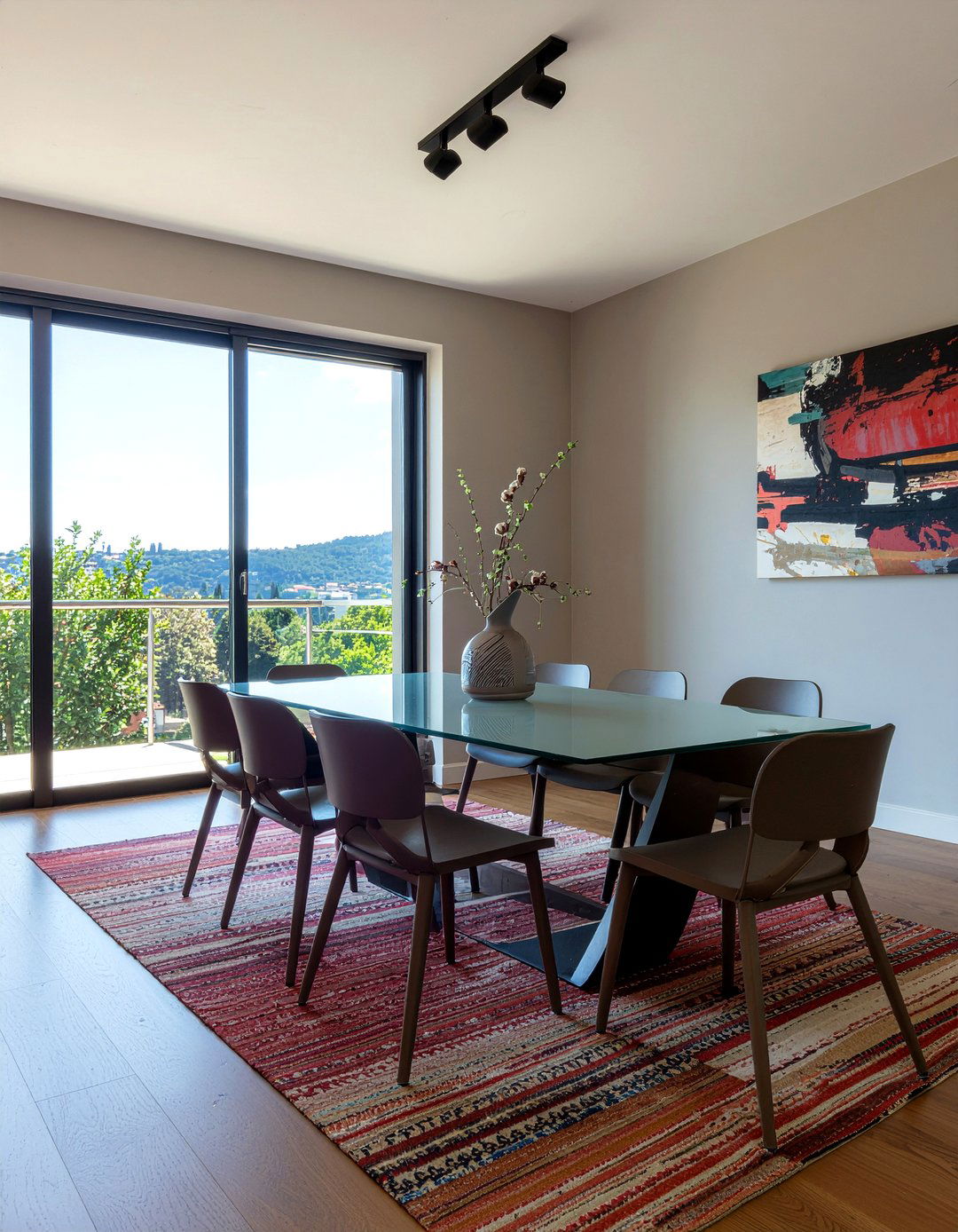 Sculptural Dining Table - 30 dramatic dining room ideas