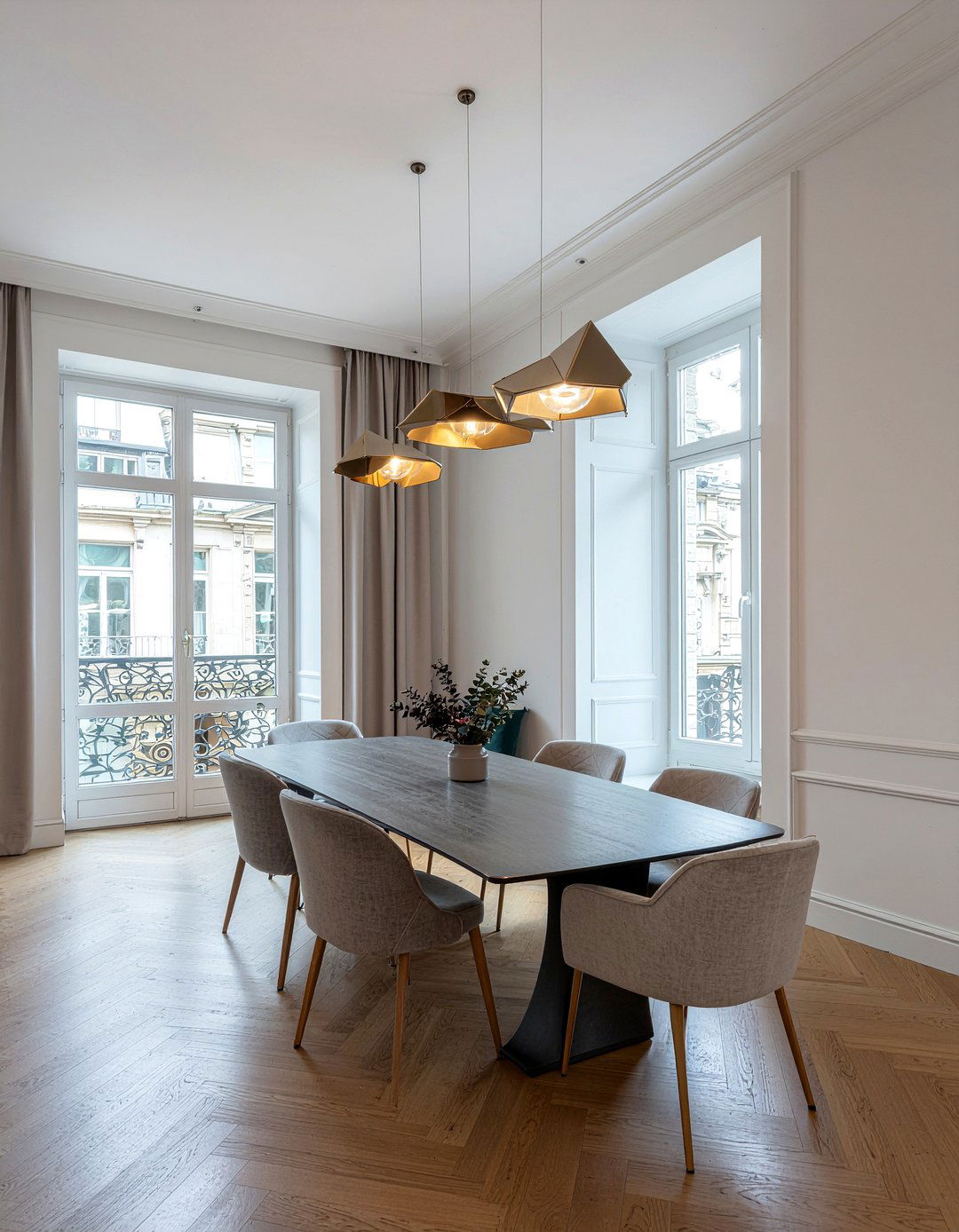 Sculptural Lighting Parisian Dining - 30 Parisian dining room ideas