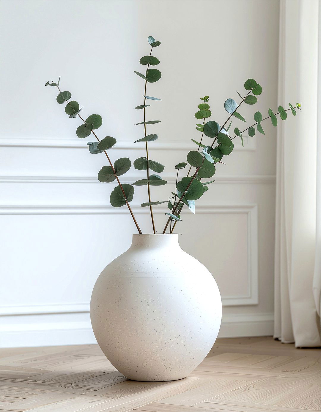 Sculptural Vase - 30 elegant decor ideas