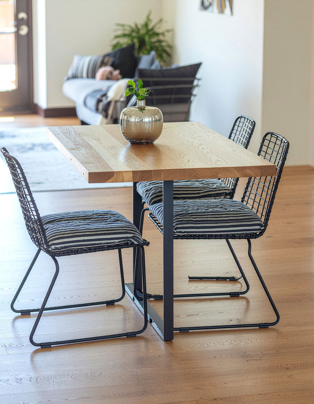 Seat cushions and pads - 30 renter-friendly dining room ideas