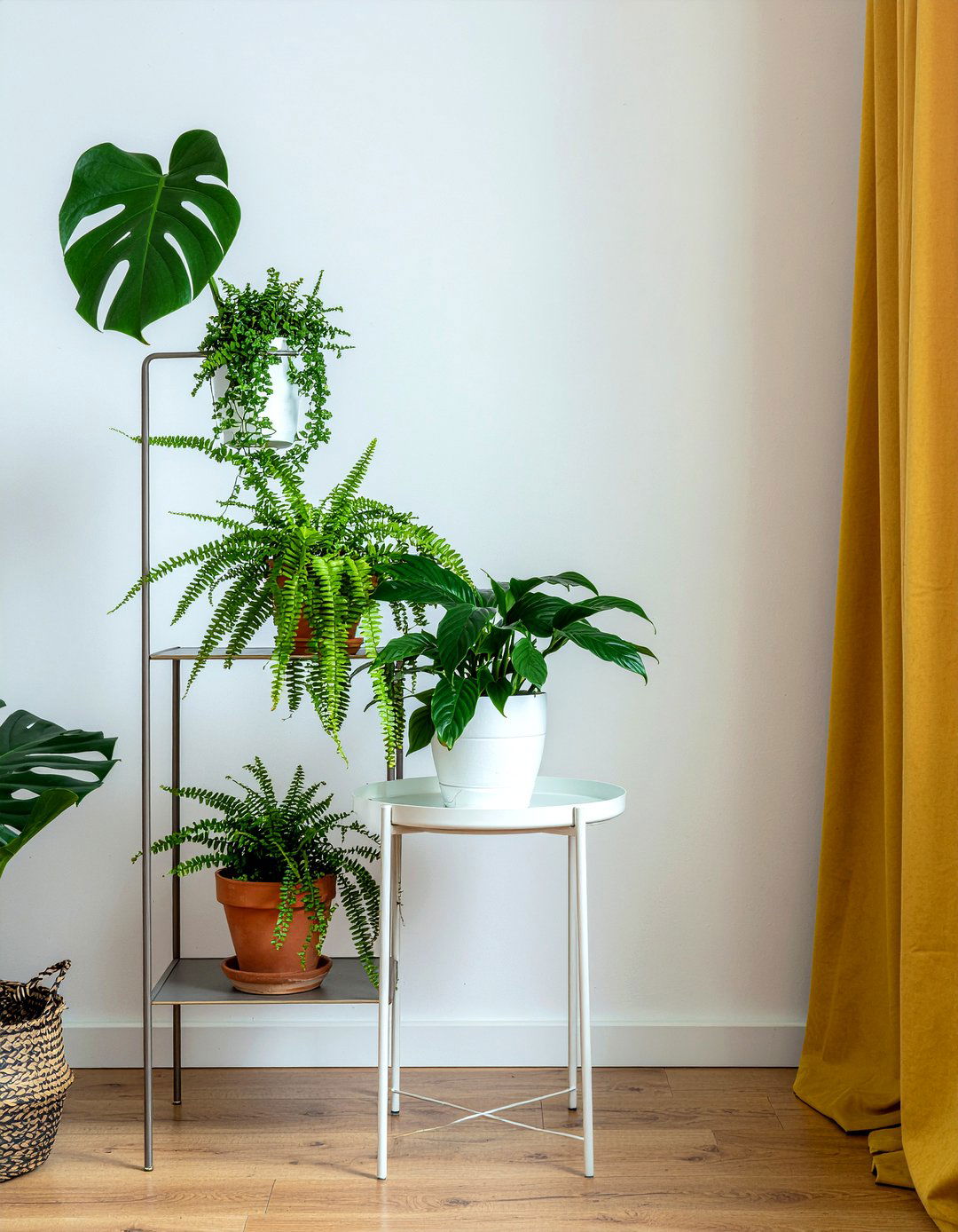 Secondhand Plant Stand - 30 secondhand living room ideas