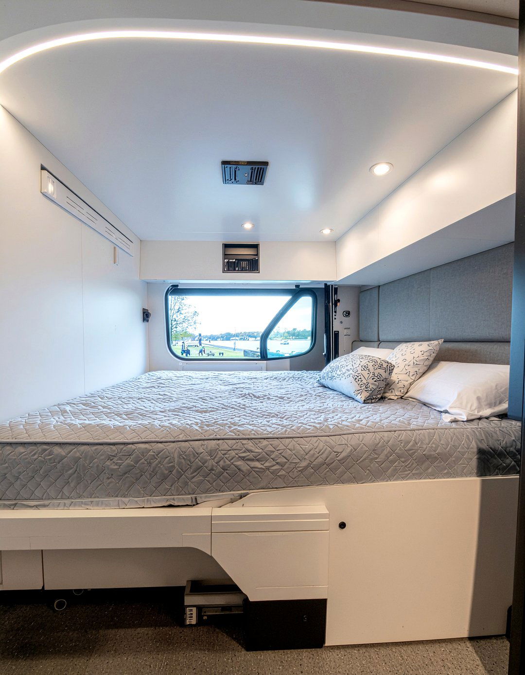 Semi Truck Sleeper Cab - 30 truck bedroom ideas