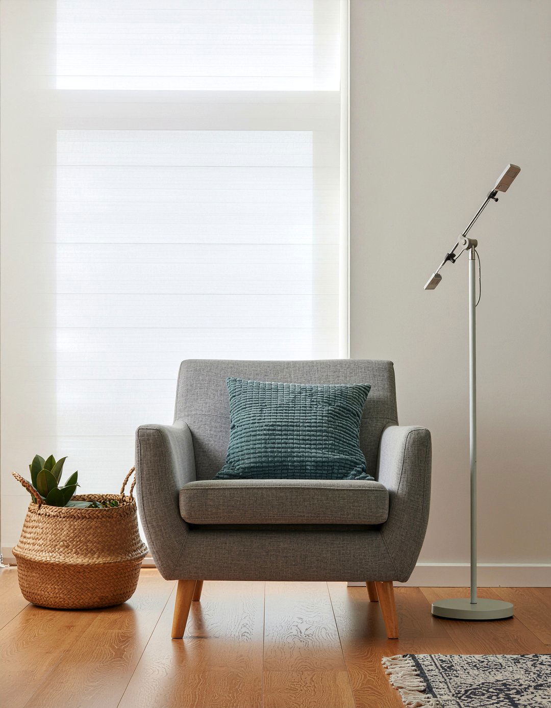 Senior floor lamp - 30 senior friendly living room ideas