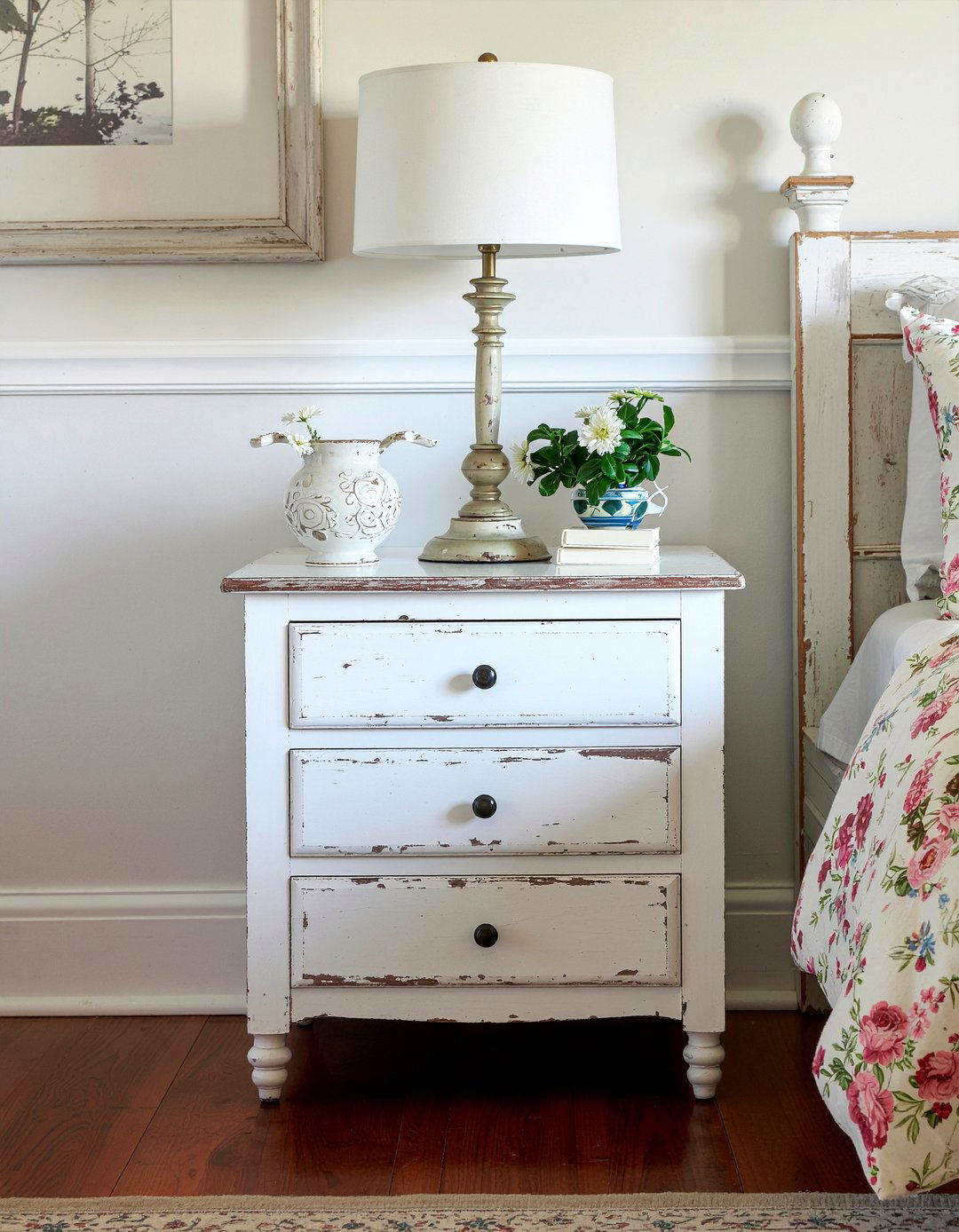 Shabby Chic Nightstand - 30 bedroom vintage nightstands
