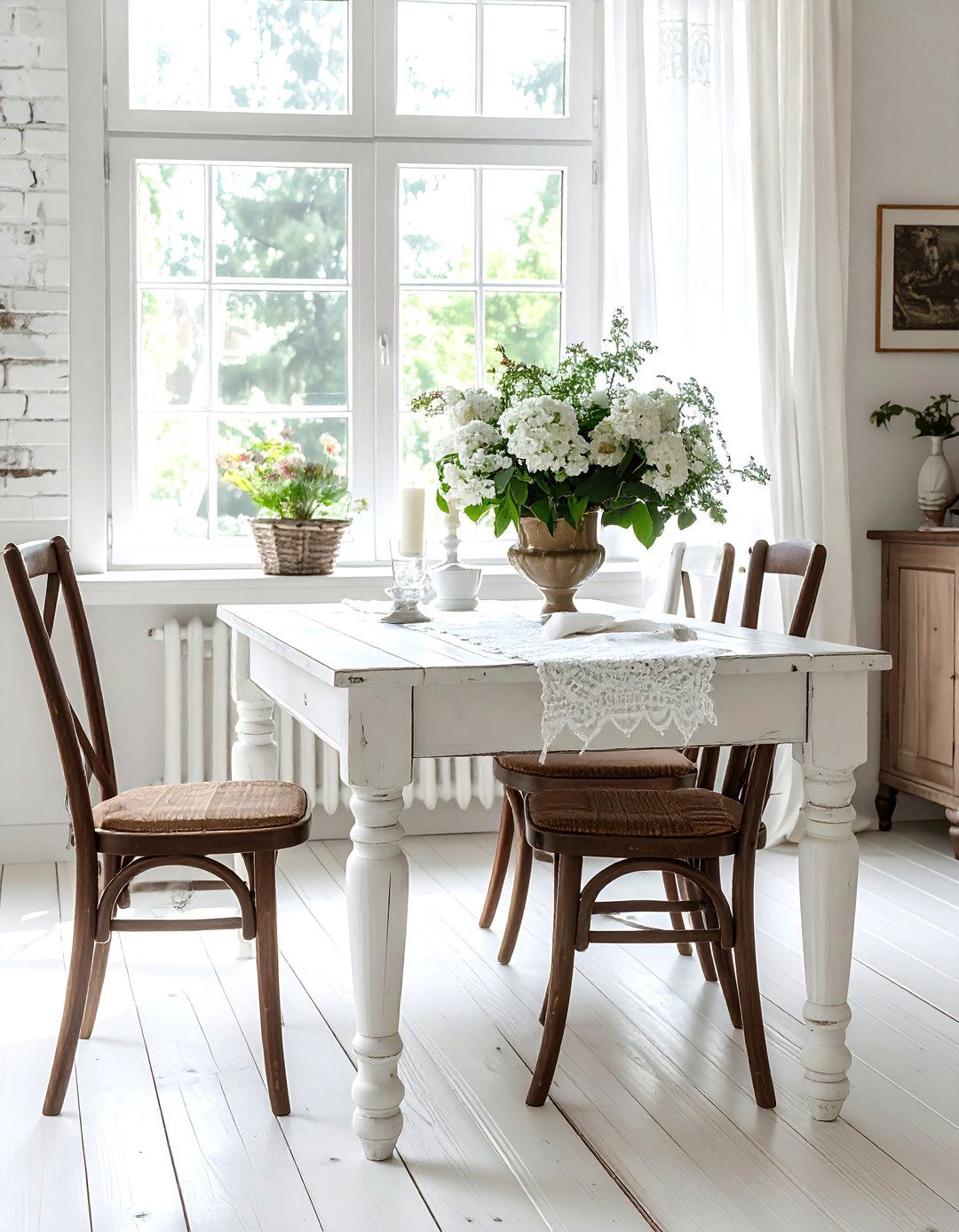 Shabby chic white table brown accents - 30 brown and white dining room ideas