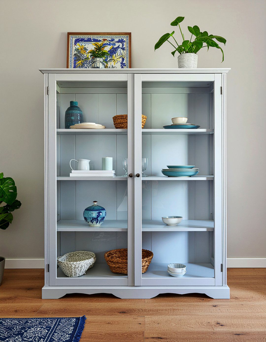 Shaker Display Cabinet - 30 living room Shaker furniture ideas