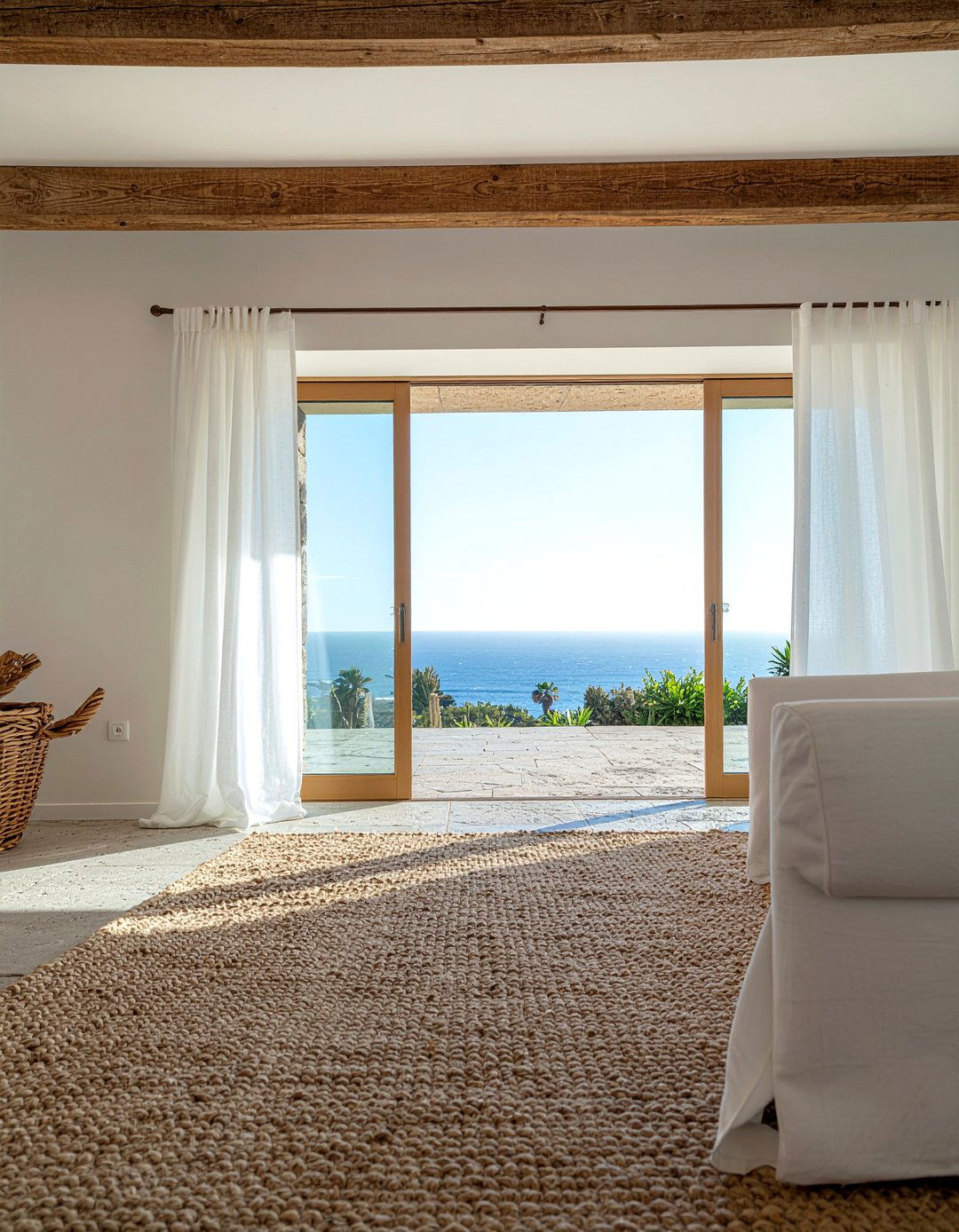 30 Living Room Drapes to Create a Luxurious and Cozy Ambience