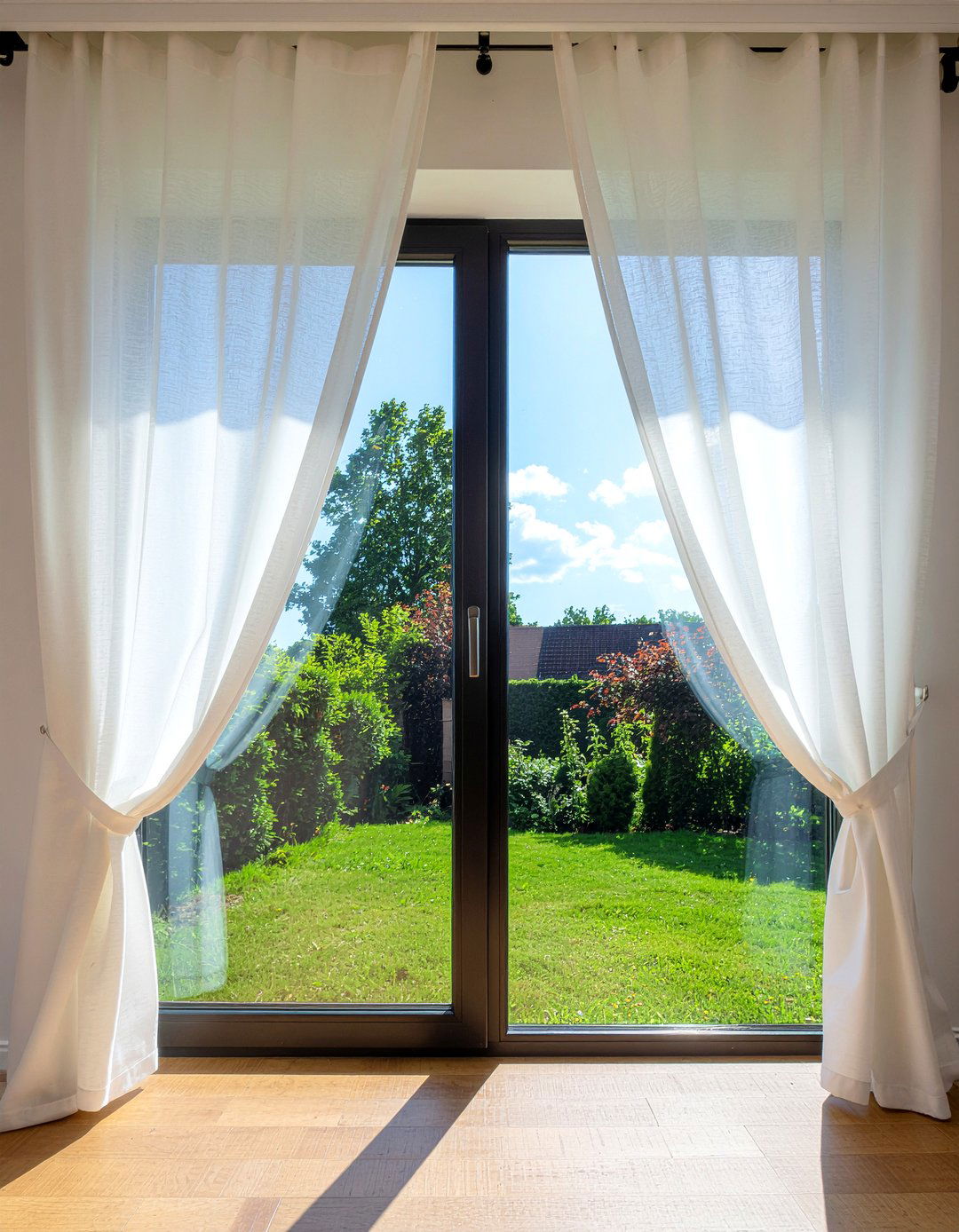 Sheer White Window Curtains - 30 peaceful living room ideas