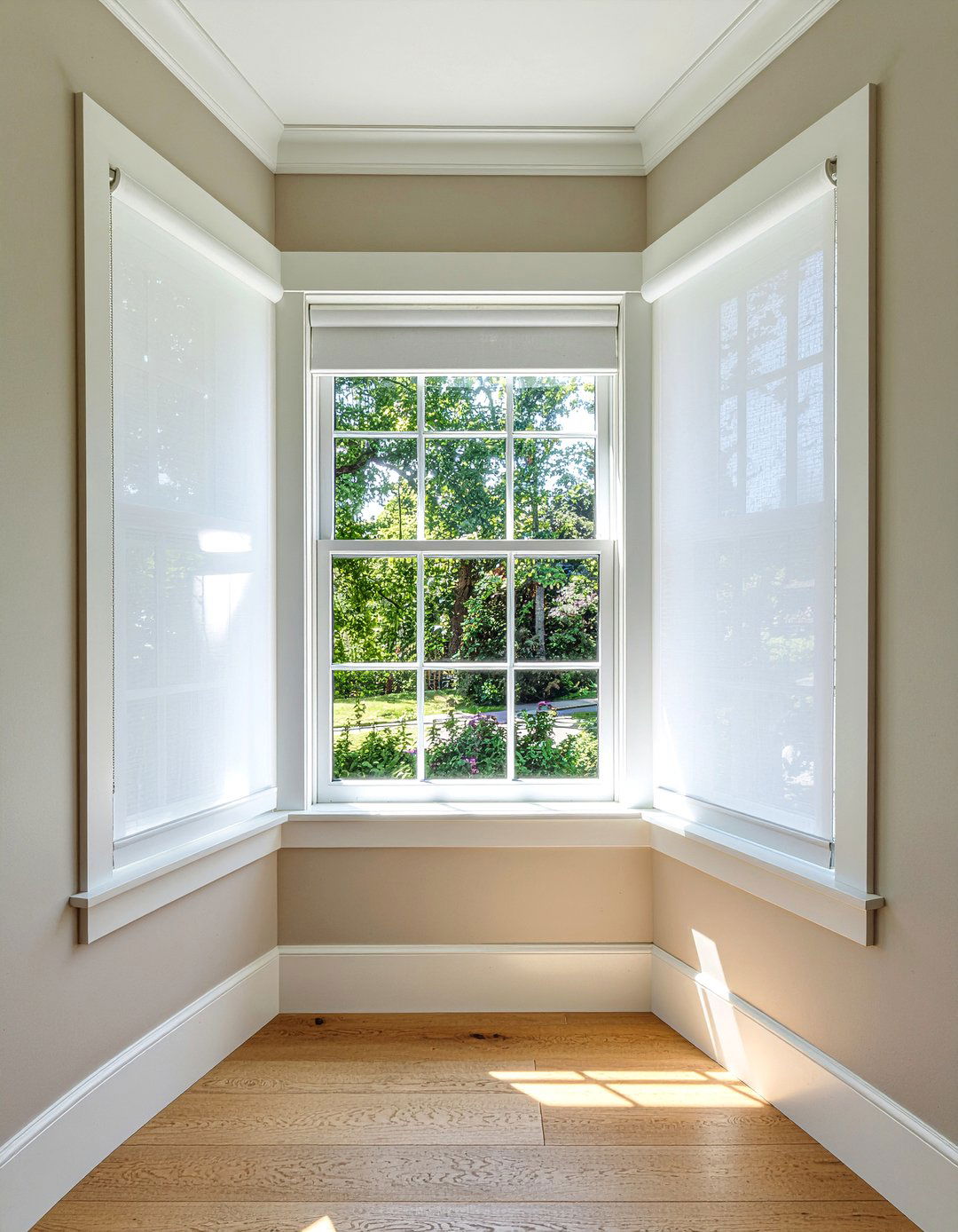 Sheer curtains for bay windows - 30 sheer curtain dining room ideas