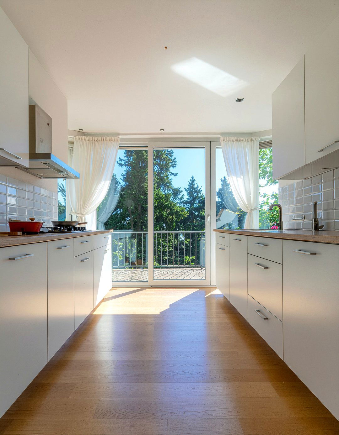 Sheer curtains for kitchen - 30 kitchen window decor ideas