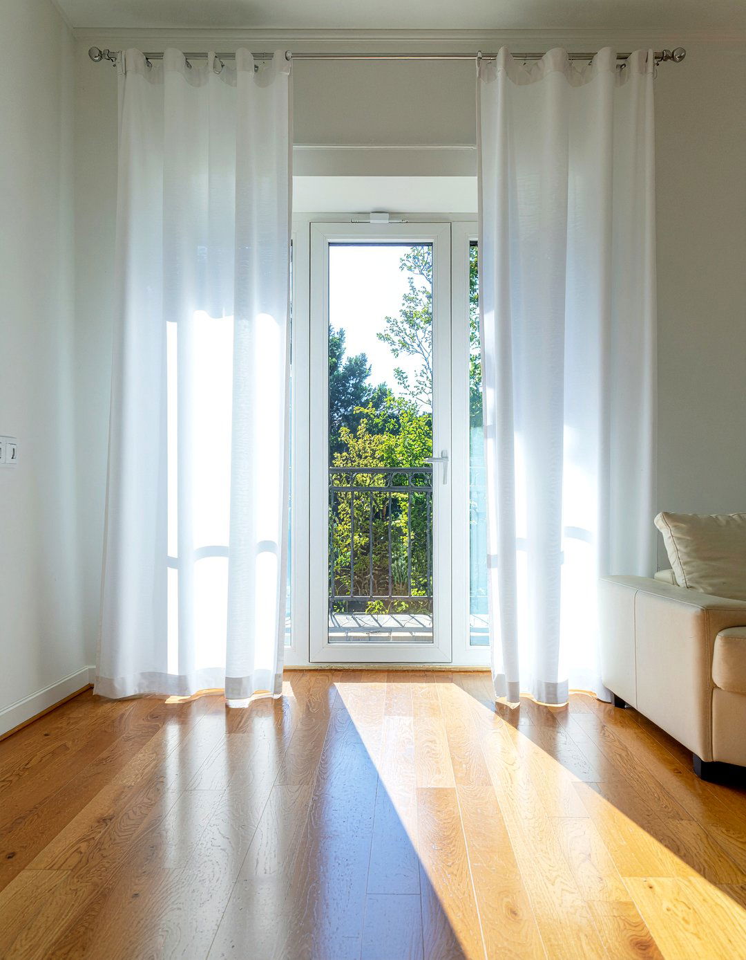 Sheer white curtains - 30 Korean living room ideas