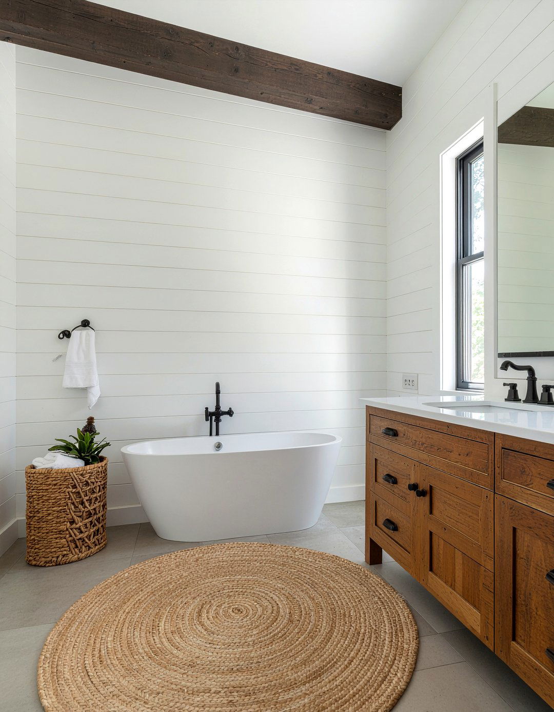 Shiplap bathroom walls - 30 ranch bathroom ideas