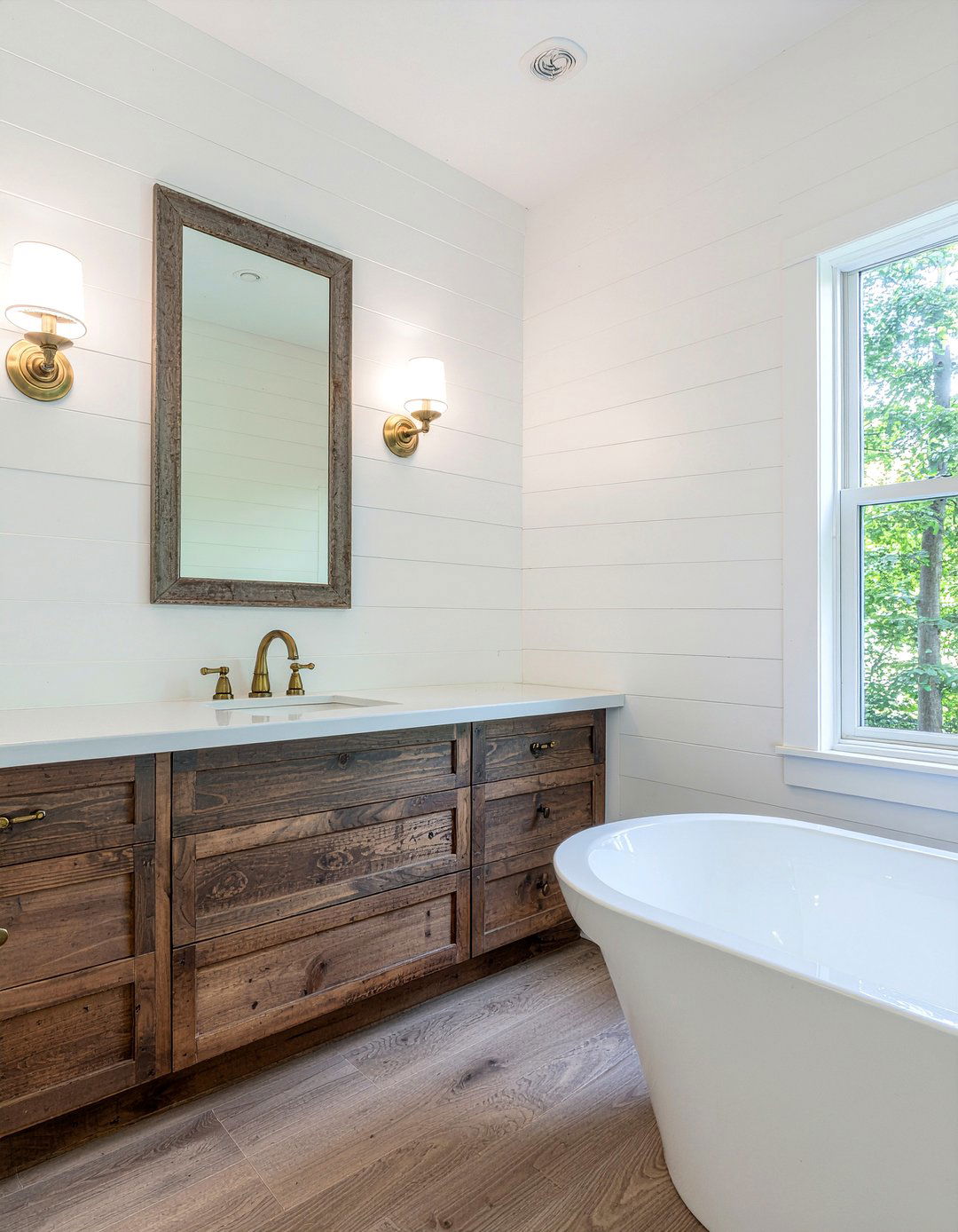 Shiplap pool bathroom walls - 30 pool bathroom ideas